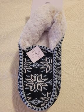 Auden Faux-Fur Slipper Socks in Cream and Black